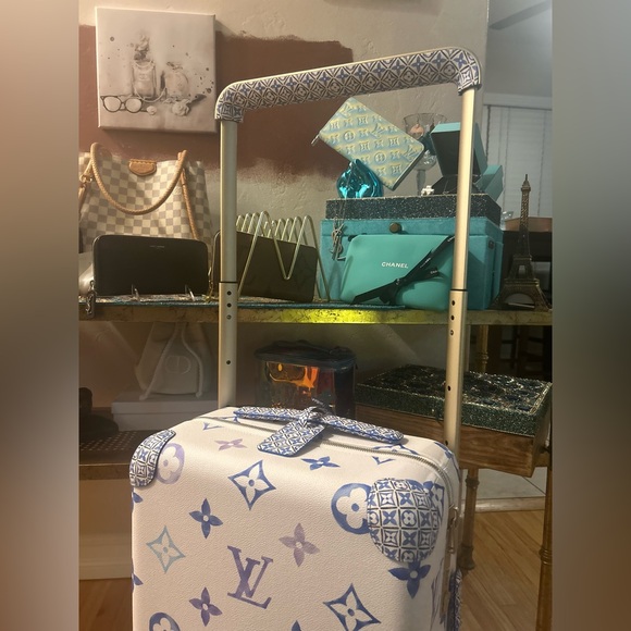 Louis Vuitton 2023 RARE By the Pool Horizon 55 Suitcase Resort Blue - Picture 2 of 8